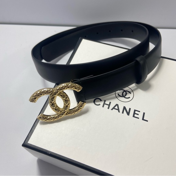 CHANEL Elegant Black Belt with Gold Accent - Picture 1 of 5